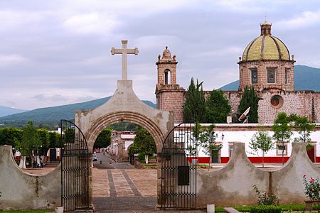 Cuitzeo.- Templo de Guadalupe