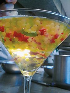 Martinis con esferificaciones de flores