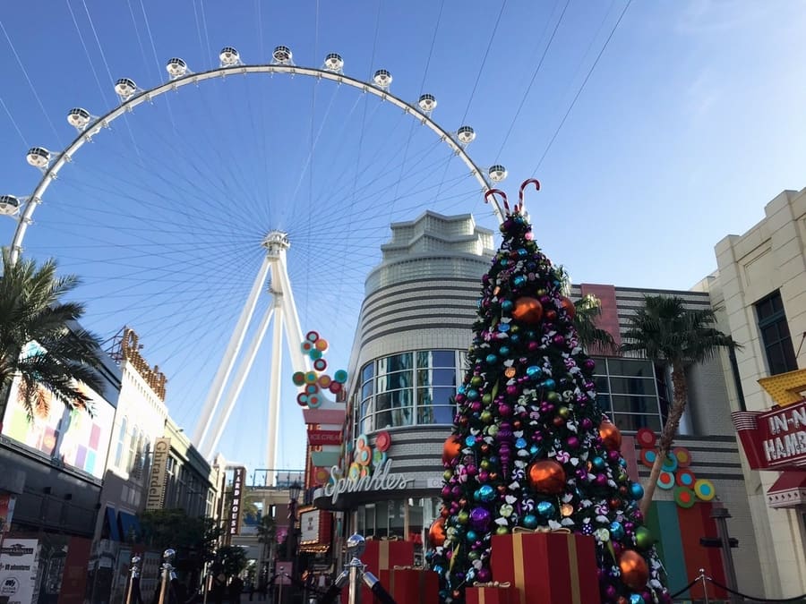 The LINQ Promenade